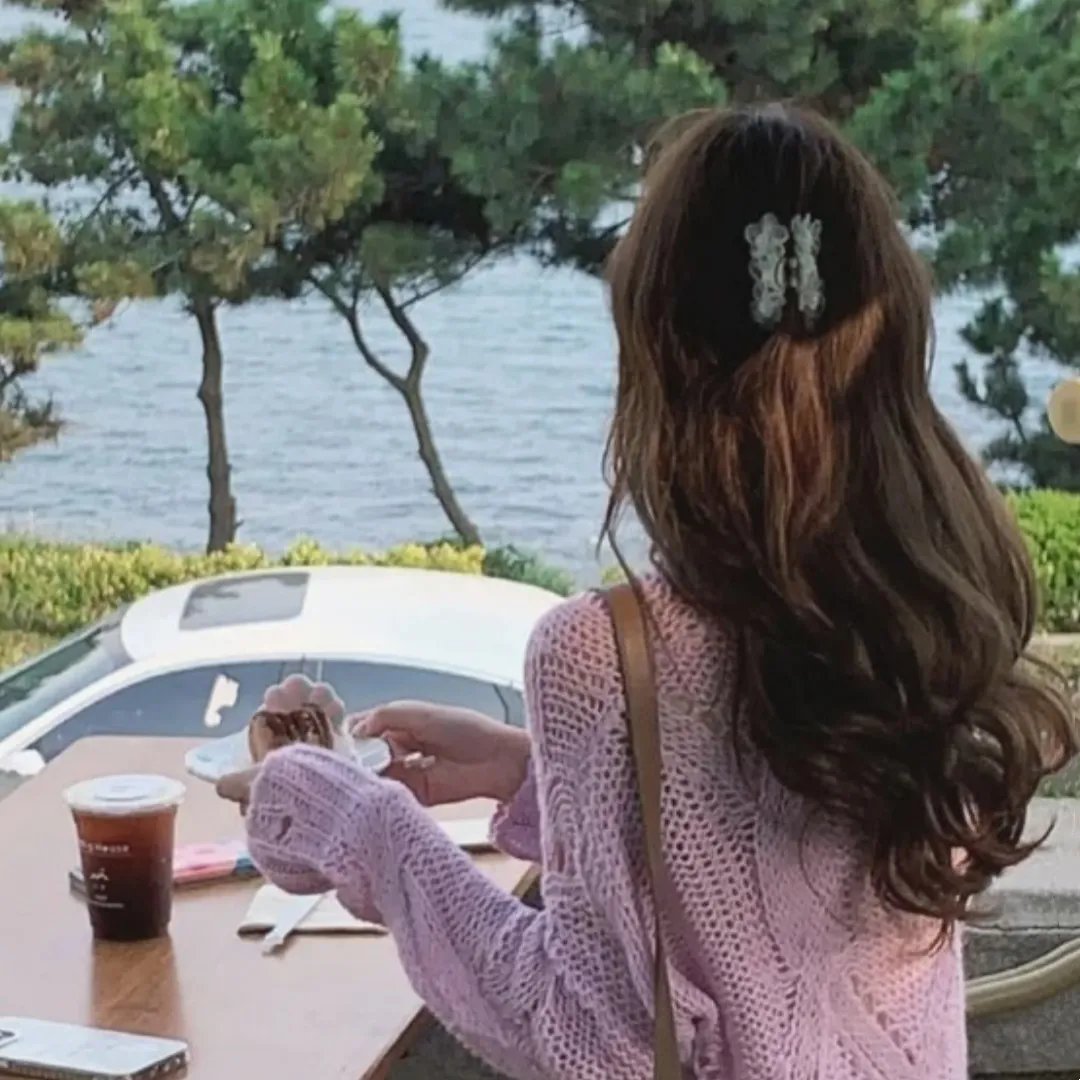 卷帘待得月华生